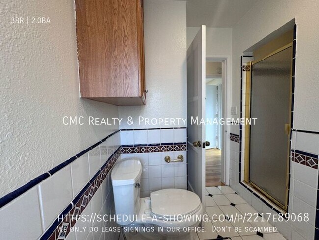 Building Photo - 3 bed & 2 bath home in EAST side Long Beach