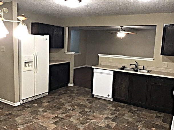 Building Photo - 991 Ravine Dr