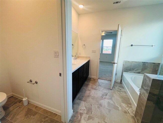 Building Photo - 15220 Holloway Dr
