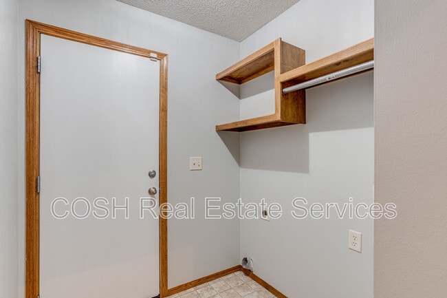 Building Photo - 1420 N Aksarben St