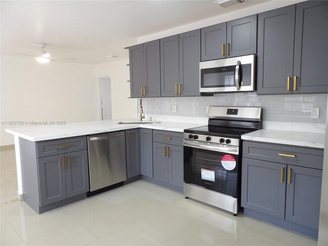 Building Photo - 5411 SW 158th Ct
