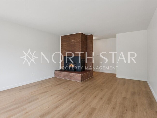Building Photo - Charming Updated One-Level Home with Spaci...