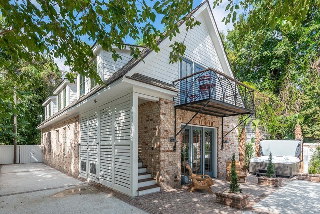 Primary Photo - 221 Ashley Ave
