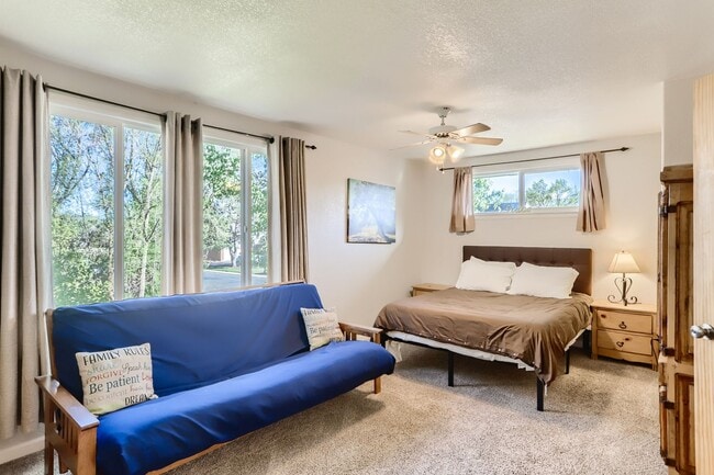 Building Photo - Spacious 5 BDR Lafayette Home - Close to Coal Creek Trail