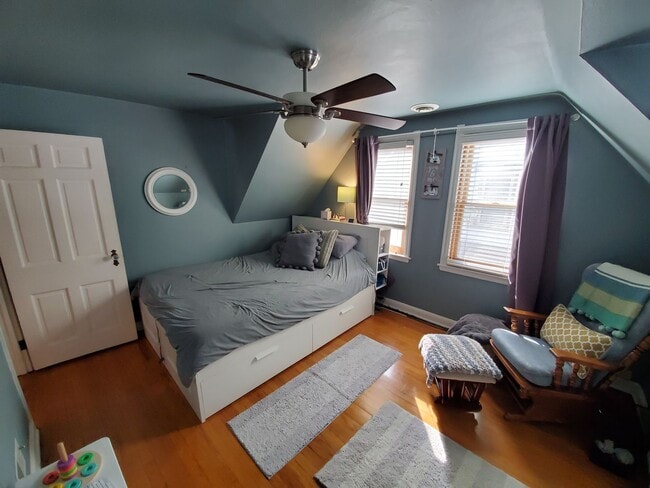 Building Photo - Cute 2 bedroom cape cod