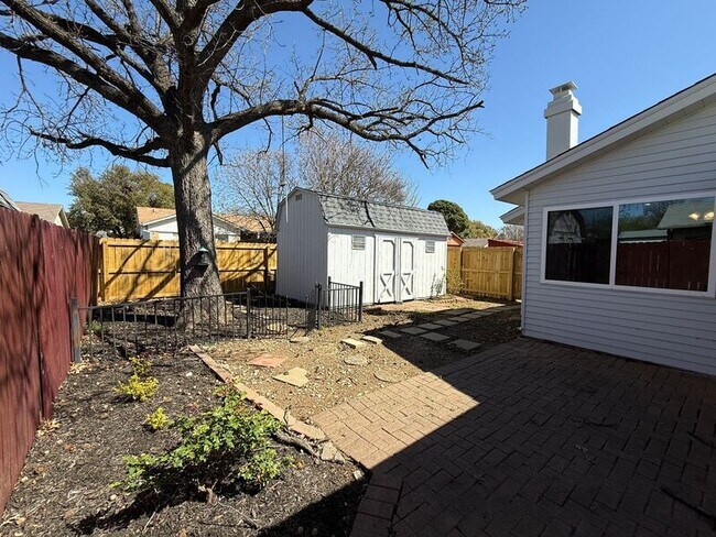 Building Photo - 1255 Valencia Ln