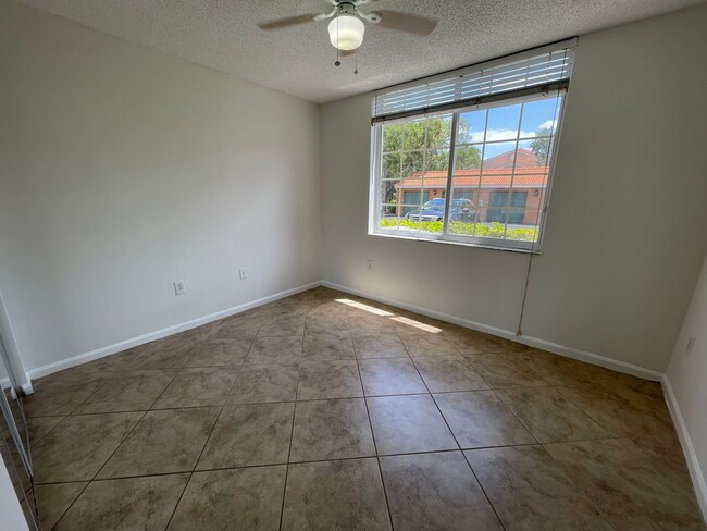 Building Photo - ANNUAL RENTAL - 1ST FLOOR 3 BED / 2 BATH C...