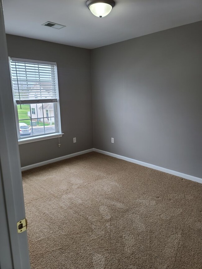 Building Photo - 3 Bedroom Townhome for Rent in Waynesboro!
