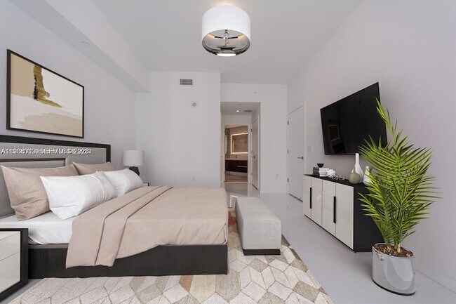 Building Photo - 851 NE 1st Ave