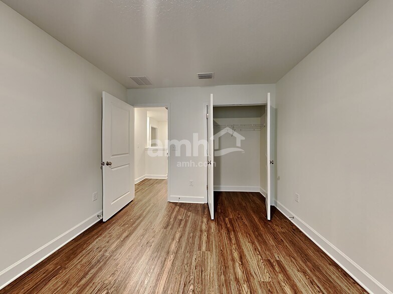 Building Photo - 1112 Livengood Wy