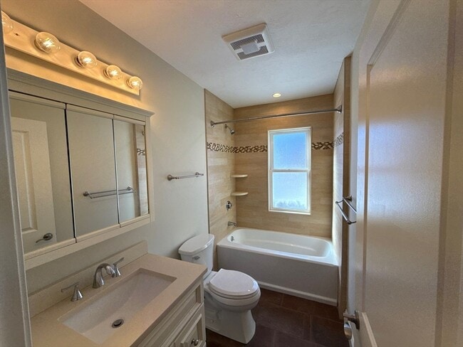 Building Photo - 14 Chapel St