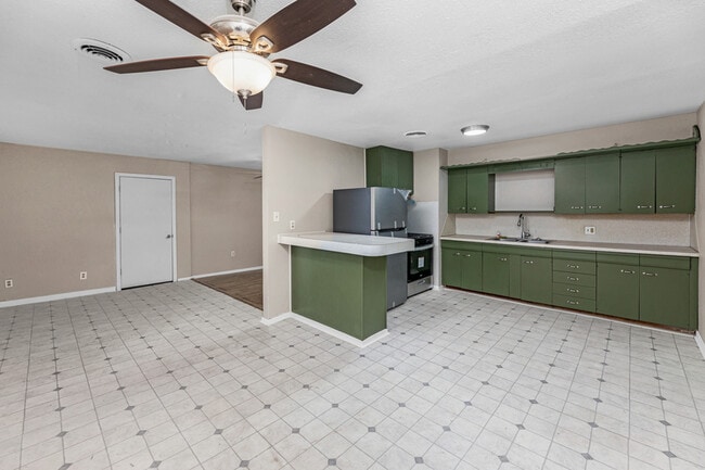 Building Photo - 2342 NW 38th Pl