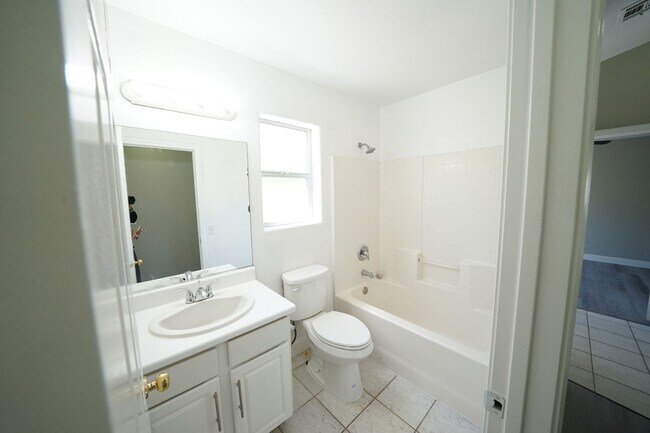 Building Photo - SHOWINGS AVAILABLE NOW