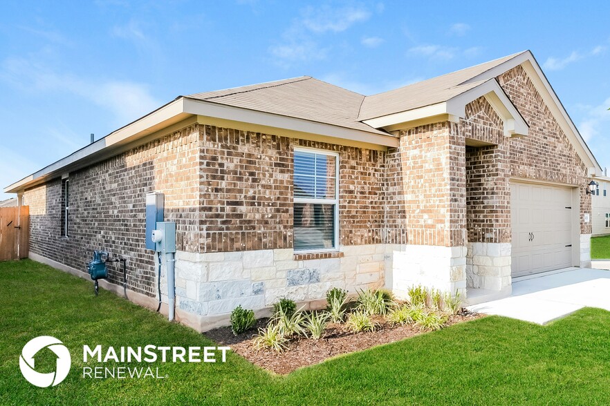 Building Photo - 1021 Round Bale Rd