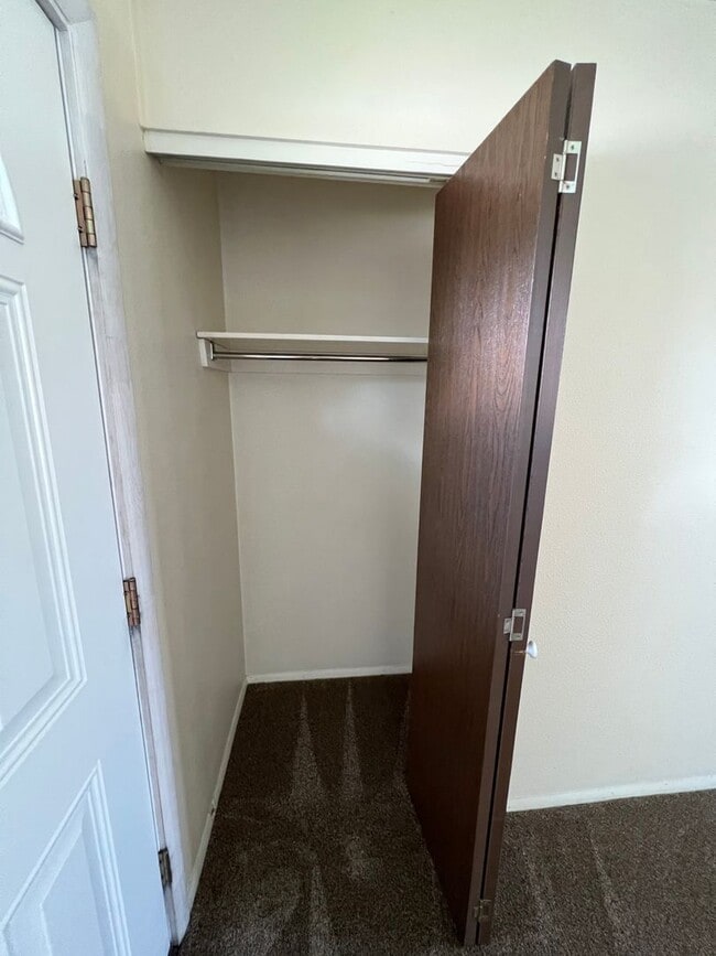Building Photo - 1 Bedroom 1 Bath Townhouse in Great Neighborhood
