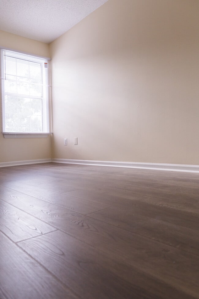 Building Photo - 14049 Vista Drive