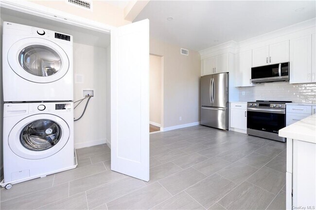 Building Photo - 9 Todd Pl