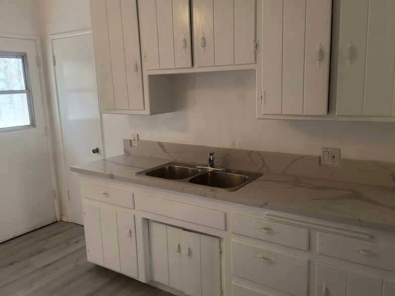 Kitchen - 6820 Valmont St