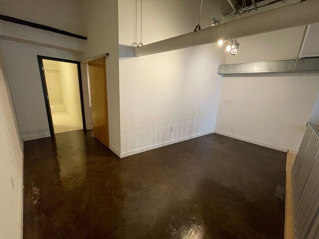 Building Photo - 239 5th Ave N