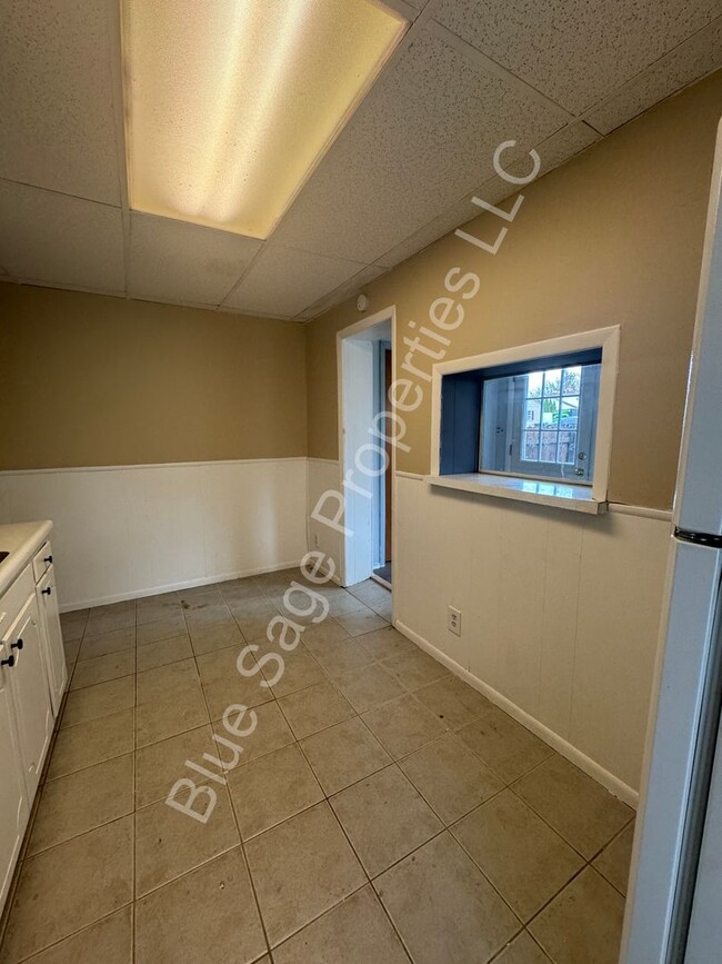 Building Photo - Beautiful 4 Bedroom 1 Bath in Linwood!