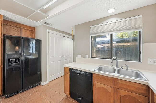 Building Photo - Upgraded Duplex in Arlington!