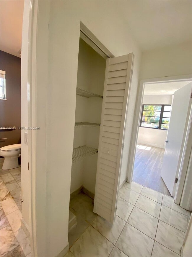 Building Photo - 1101 Bay Dr