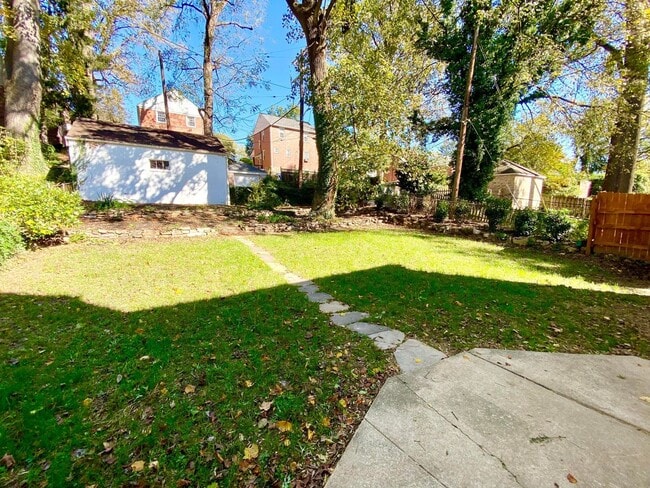 Building Photo - Stunning 4 Bed/3.5 Bath Historic Home - Be...