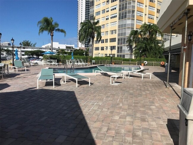 Building Photo - 100 Golden Isles Dr