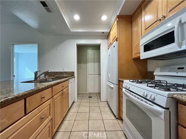 Building Photo - 2567 Plaza del Amo