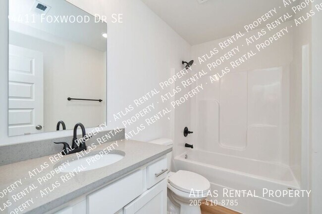 Building Photo - 4411 Foxwood Dr SE