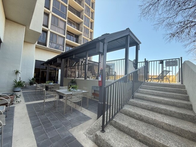 Building Photo - 7701 Wurzbach Rd