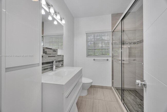 Building Photo - 6815 Gratian St