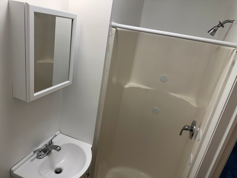 Master Bath - 3506 Kentucky Ave