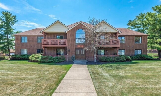 Building Photo - 8599 Scenicview Dr