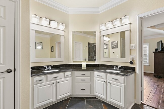 Building Photo - 15 Crocus Petal St