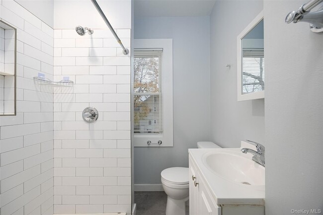 Building Photo - 5 Orchard Pl