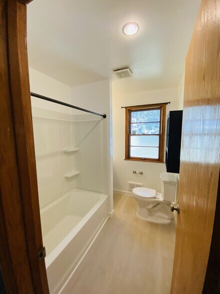 Building Photo - 4533 University Ave NE