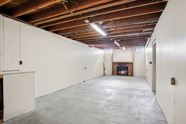 Building Photo - 3 Bedroom, 1 Bath Single Family Home!