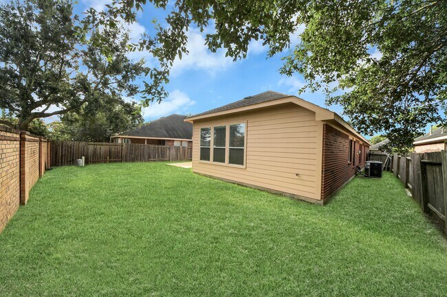 Building Photo - 19122 Mission Manor Ln
