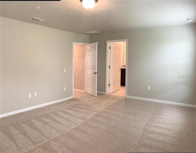 Building Photo - 975 Robin Holly St