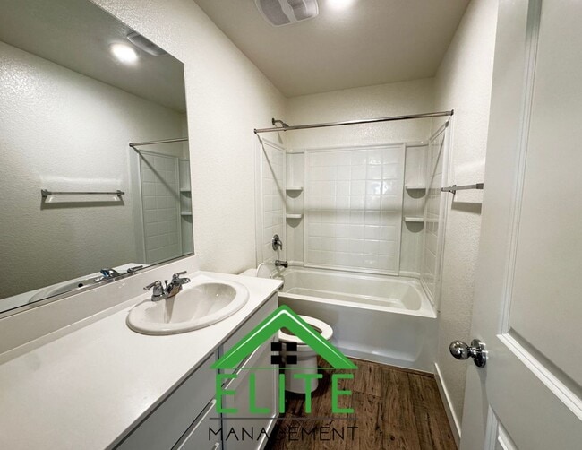 Building Photo - Spacious 4-Bedroom, 3-Bath Home in Prime E...