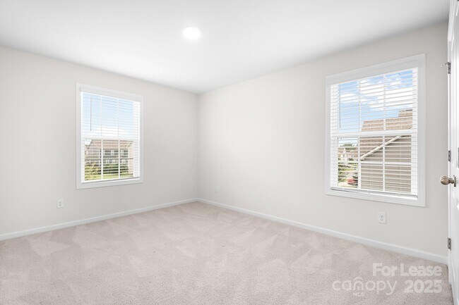 Building Photo - 1076 Thoroughbred Dr.