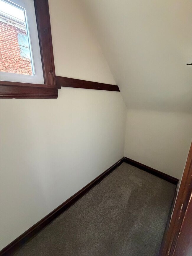 Building Photo - 14102 Glenside Rd