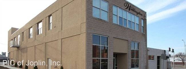 Building Photo - 702 S Wall Ave