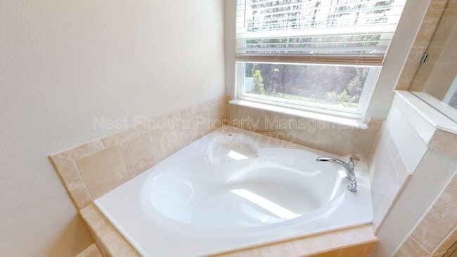 Building Photo - 1025 Wilmot Pl