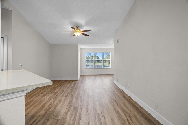 Building Photo - 12730 Vista Isles Dr