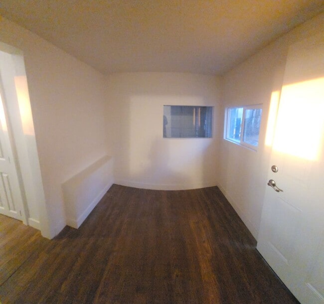 Building Photo - Views of Morro Bay in this cozy hillside cottage!