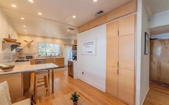 Building Photo - 1503 Newton St