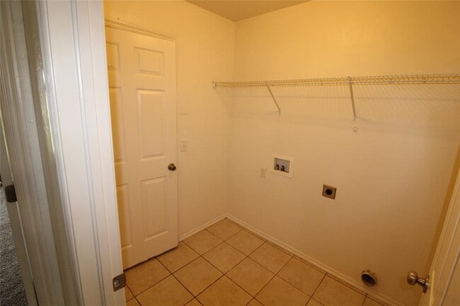 Building Photo - 2821 Edgemere Dr