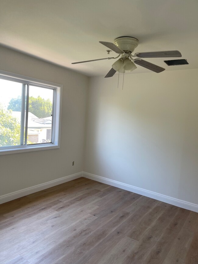 Building Photo - 4028 Tilden Ave